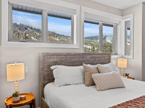 2424 Fairways Drive, Sun Peaks, BC - Indoor Photo Showing Bedroom