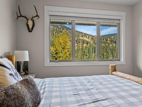 2424 Fairways Drive, Sun Peaks, BC - Indoor Photo Showing Bedroom