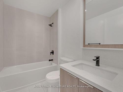 905-36 Zorra St, Toronto, ON - Indoor Photo Showing Bathroom