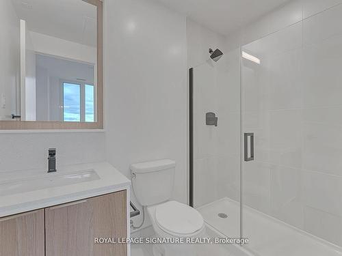 905-36 Zorra St, Toronto, ON - Indoor Photo Showing Bathroom