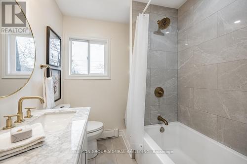 221 Beech Ave, Toronto, ON - Indoor Photo Showing Bathroom