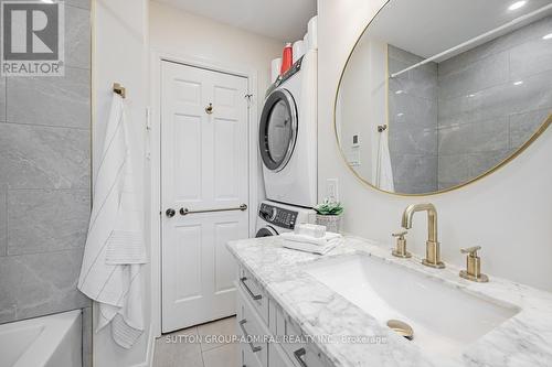 221 Beech Ave, Toronto, ON - Indoor Photo Showing Bathroom