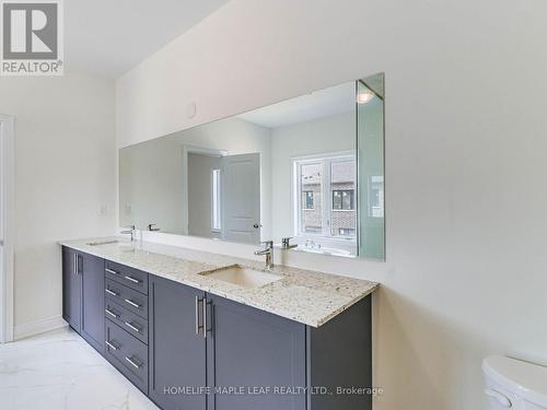116 Weslock Cres, Aurora, ON - Indoor Photo Showing Bathroom
