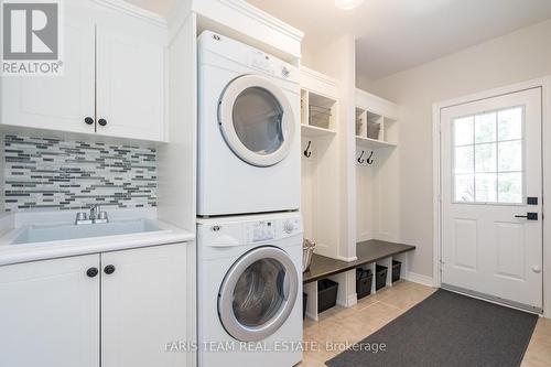 28 Camelot Sq, Barrie, ON - Indoor Photo Showing Laundry Room