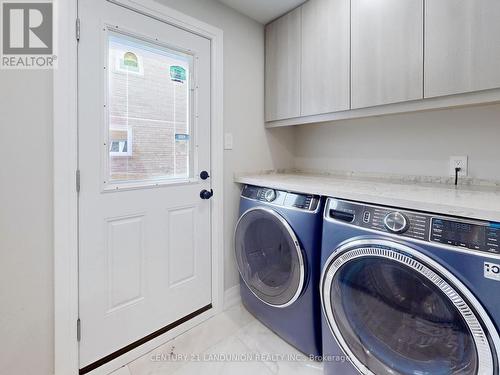 18 Ravenhill Cres, Markham, ON - Indoor Photo Showing Laundry Room