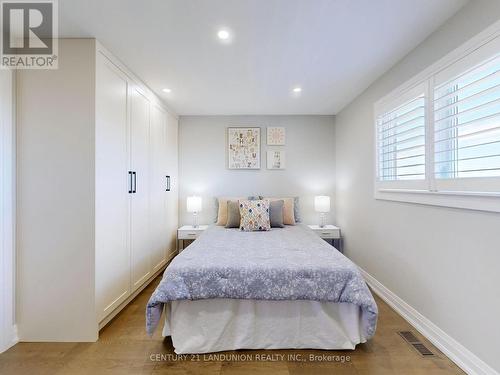 18 Ravenhill Crescent, Markham, ON - Indoor Photo Showing Bedroom