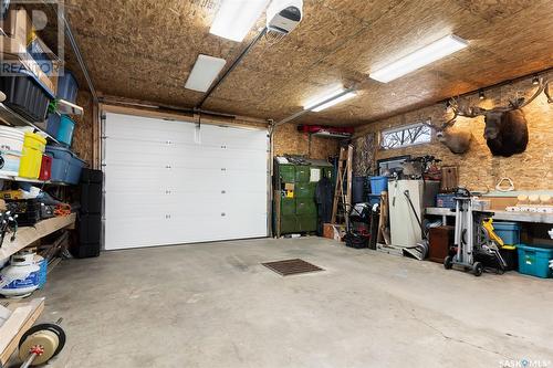 525 Toronto Street, Regina, SK - Indoor Photo Showing Garage