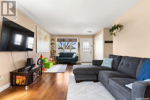525 Toronto Street, Regina, SK - Indoor Photo Showing Living Room