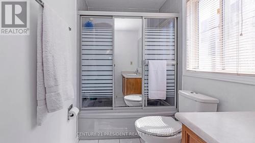54 Beaconsfield Ave, Brampton, ON - Indoor Photo Showing Bathroom