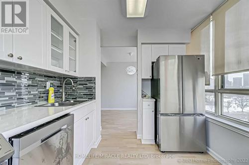 804B - 3605 Kariya Drive, Mississauga, ON - Indoor Photo Showing Kitchen With Upgraded Kitchen