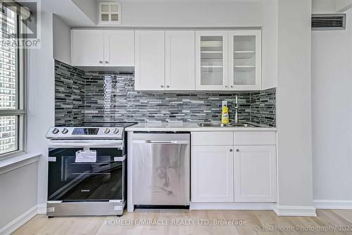 804B - 3605 Kariya Drive, Mississauga, ON - Indoor Photo Showing Kitchen With Double Sink