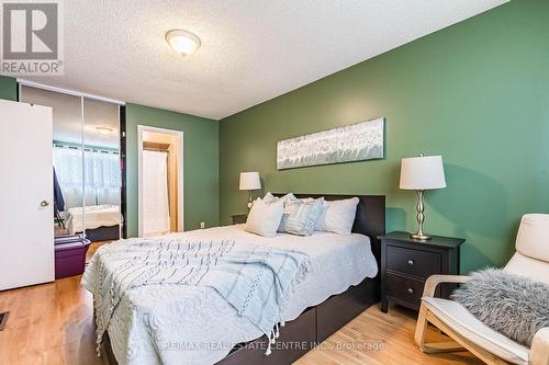 #32 -3025 Cedarglen Gate, Mississauga, ON - Indoor Photo Showing Bedroom