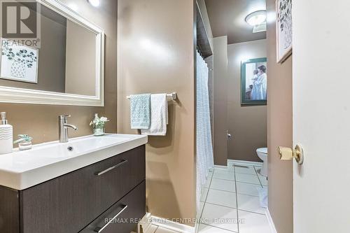 #32 -3025 Cedarglen Gate, Mississauga, ON - Indoor Photo Showing Bathroom