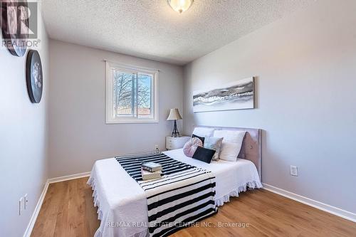 32 - 3025 Cedarglen Gate, Mississauga, ON - Indoor Photo Showing Bedroom