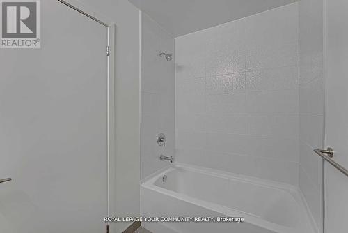 #415 -1808 St.Clair Ave, Toronto, ON - Indoor Photo Showing Bathroom