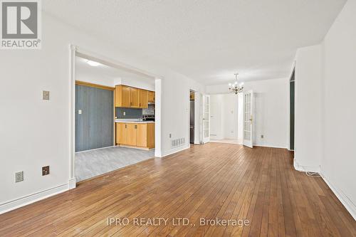 7 - 4 Farnham Drive, Brampton (Northwood Park), ON - Indoor