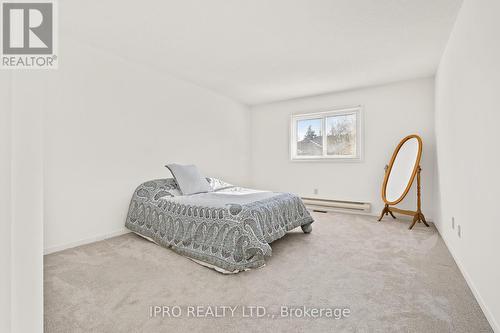 7 - 4 Farnham Drive, Brampton (Northwood Park), ON - Indoor Photo Showing Bedroom