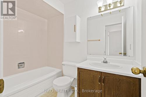 7 - 4 Farnham Drive, Brampton (Northwood Park), ON - Indoor Photo Showing Bathroom