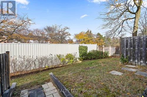 7 - 4 Farnham Drive, Brampton (Northwood Park), ON - Outdoor