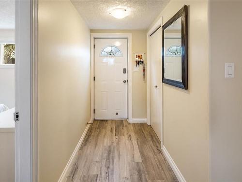 1870 Kings Rd, Saanich, BC - Indoor Photo Showing Other Room