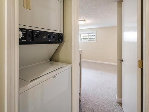 1870 Kings Rd, Saanich, BC - Indoor Photo Showing Laundry Room