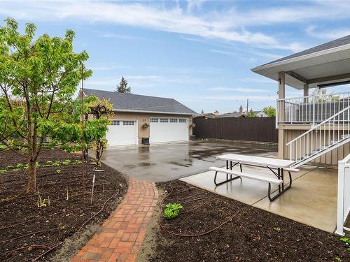 1870 Kings Rd, Saanich, BC - Outdoor