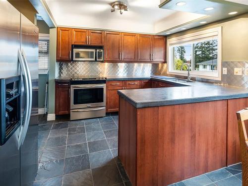 1870 Kings Rd, Saanich, BC - Indoor Photo Showing Kitchen