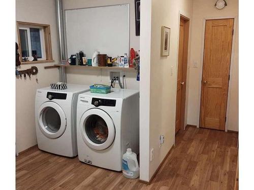 334 Halibut Hill Rd, Mudge Island, BC - Indoor Photo Showing Laundry Room