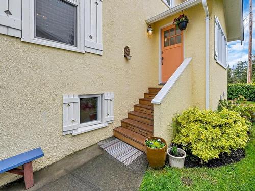 3284 Megaw Pl, Saanich, BC - Outdoor With Exterior