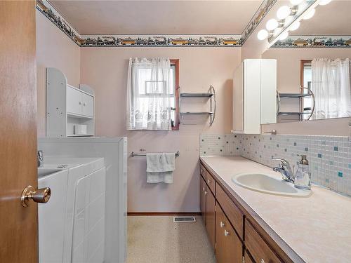 8978 Mainwaring Rd, North Saanich, BC - Indoor Photo Showing Bathroom