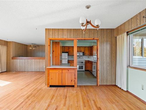 8978 Mainwaring Rd, North Saanich, BC - Indoor Photo Showing Kitchen