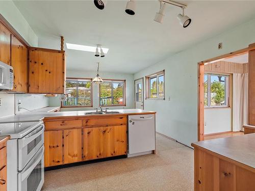 8978 Mainwaring Rd, North Saanich, BC - Indoor Photo Showing Kitchen With Double Sink