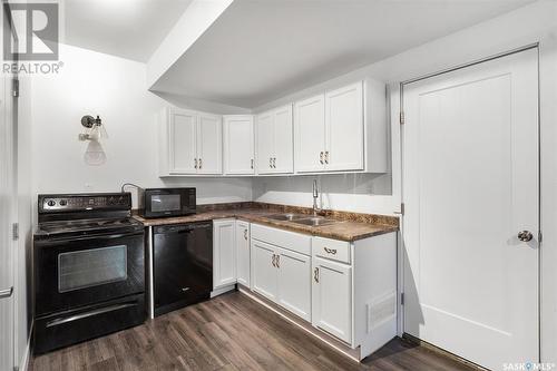 130 Wyant Lane, Saskatoon, SK - Indoor Photo Showing Kitchen With Double Sink