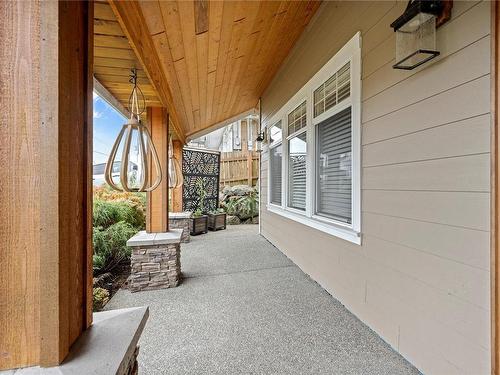 717 Dogwood Rd, Nanaimo, BC - Outdoor With Exterior