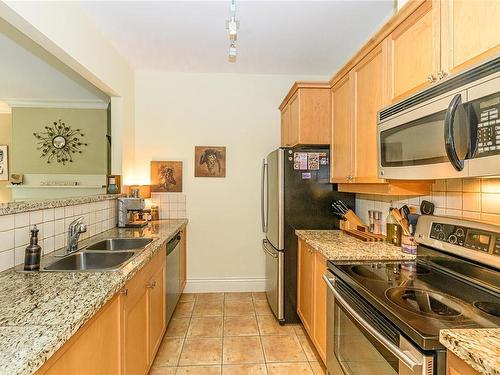 5-107 Atkins Rd, Salt Spring, BC - Indoor Photo Showing Kitchen With Double Sink