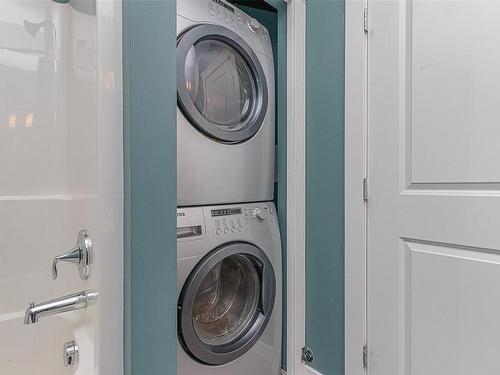 481 Nottingham Dr, Nanaimo, BC - Indoor Photo Showing Laundry Room