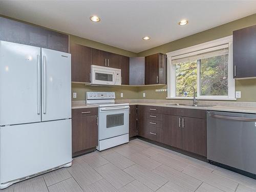 481 Nottingham Dr, Nanaimo, BC - Indoor Photo Showing Kitchen