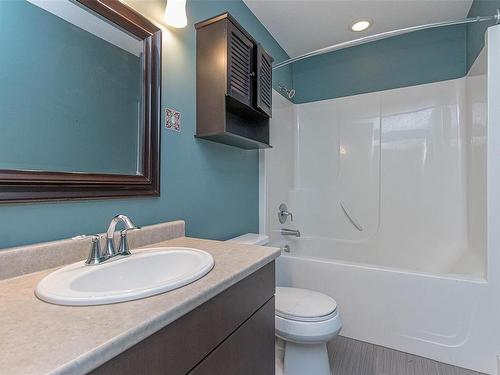 481 Nottingham Dr, Nanaimo, BC - Indoor Photo Showing Bathroom