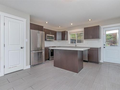 481 Nottingham Dr, Nanaimo, BC - Indoor Photo Showing Kitchen With Upgraded Kitchen