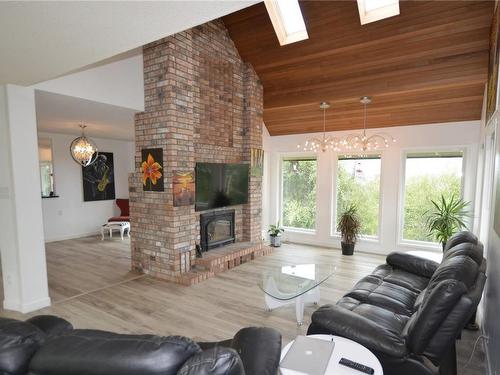 235 King Rd, Nanaimo, BC - Indoor Photo Showing Living Room With Fireplace