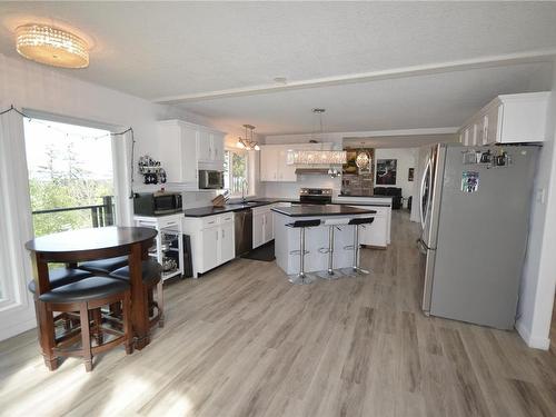 235 King Rd, Nanaimo, BC - Indoor Photo Showing Kitchen