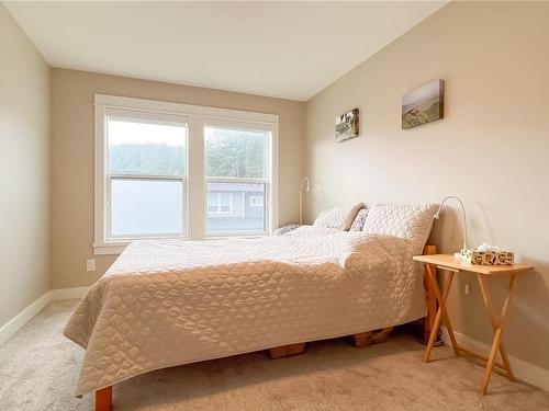 1923 West Park Lane, View Royal, BC - Indoor Photo Showing Bedroom
