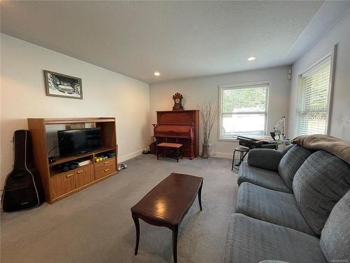 5323 Highland Dr, Port Alberni, BC - Indoor Photo Showing Living Room