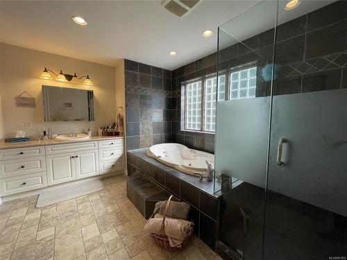 5323 Highland Dr, Port Alberni, BC - Indoor Photo Showing Bathroom