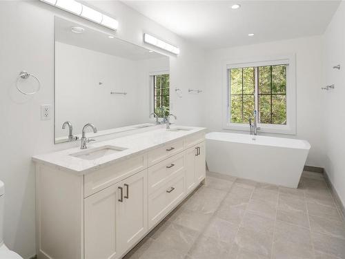 3319 West Oak Pl, Langford, BC - Indoor Photo Showing Bathroom