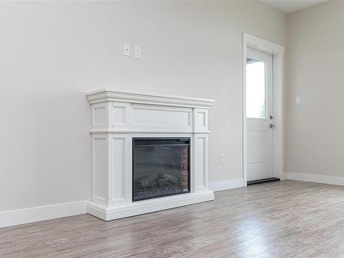 302-1900 Tulsa Rd, Nanaimo, BC - Indoor With Fireplace