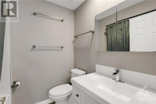 1821 Walkley Road Unit#35, Ottawa, ON - Indoor Photo Showing Bathroom