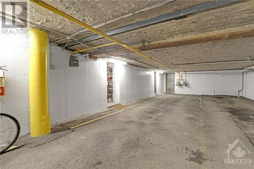 1821 Walkley Road Unit#35, Ottawa, ON - Indoor Photo Showing Garage
