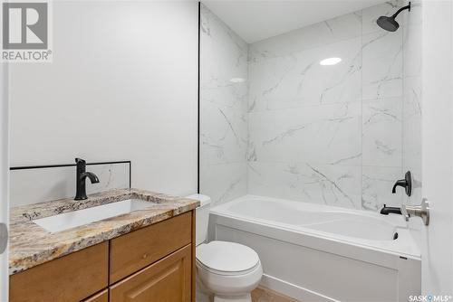 166 Beechdale Crescent, Saskatoon, SK - Indoor Photo Showing Bathroom
