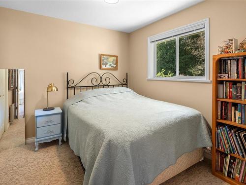 1590 Wilmot Ave, Shawnigan Lake, BC - Indoor Photo Showing Bedroom